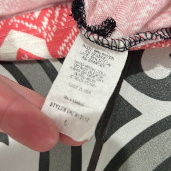 BKE Size small sleeveless top - Picture 3 of 4